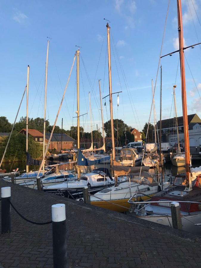 B&B Logeren Bij De Burgemeester Stad aan 't Haringvliet Eksteriør billede